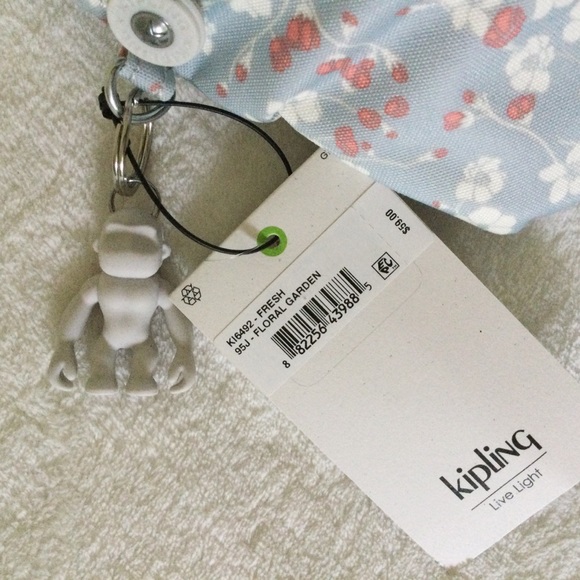 ⛔️SOLD⛔️ KIPLING Fresh Floral Garden Waist Pack - Picture 3 of 12